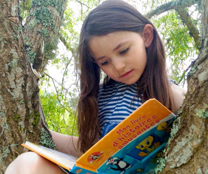 Comment préparer son enfant à l’apprentissage de la lecture avec la pédagogie Montessori ?