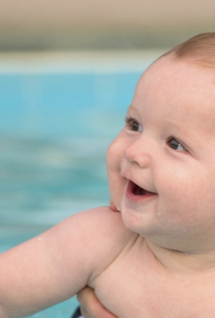 Et si on emmenait bébé nager ?