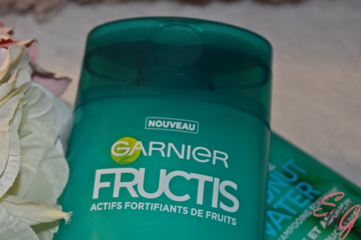 On vous présente la gamme Coconut Water de Fructis, Garnier. Shampoing et après-shampoing.
