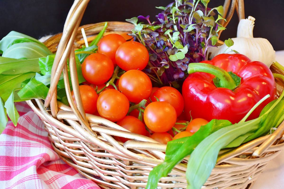 Panier de fruits et légumes frais