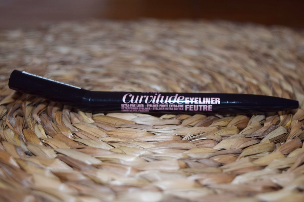 Le Curvitude Liner de Maybelline