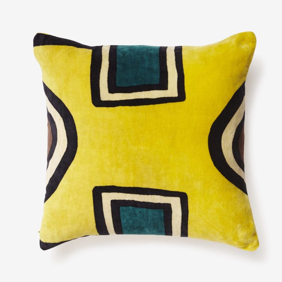 Coussin jaune India Mahdavi, collection Noël de chez Monoprix