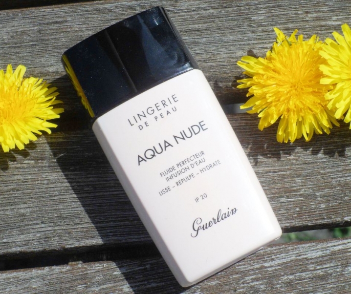 Un teint éclatant et hydraté avec l’Aqua Nude de GUERLAIN