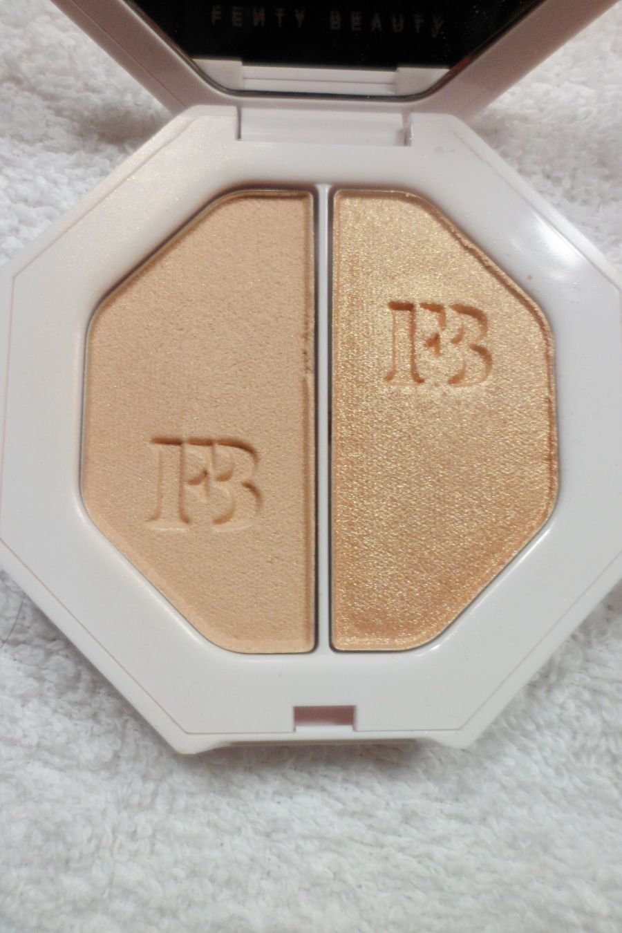 Highlighter de la marque Fenty Beauty par Rihanna