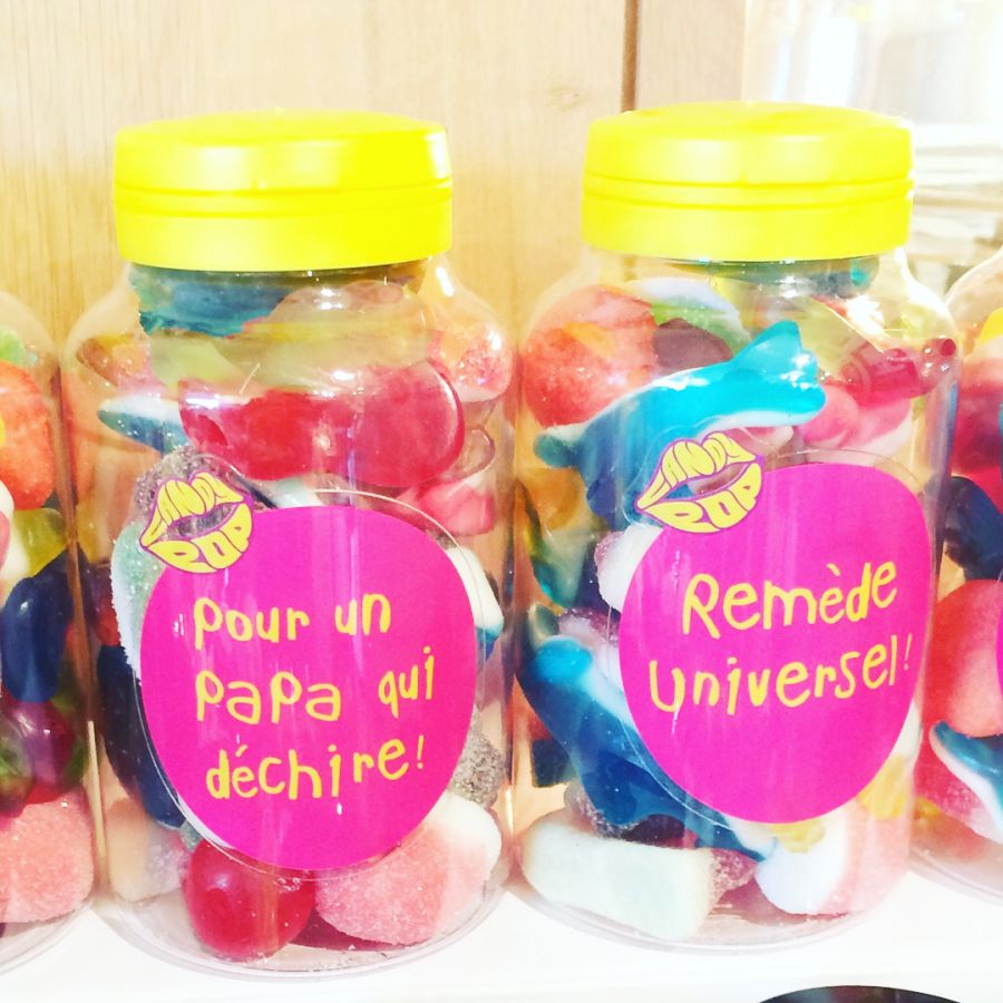 Messages personnalisables sur les flacons de bonbons de la marque Candy Pop