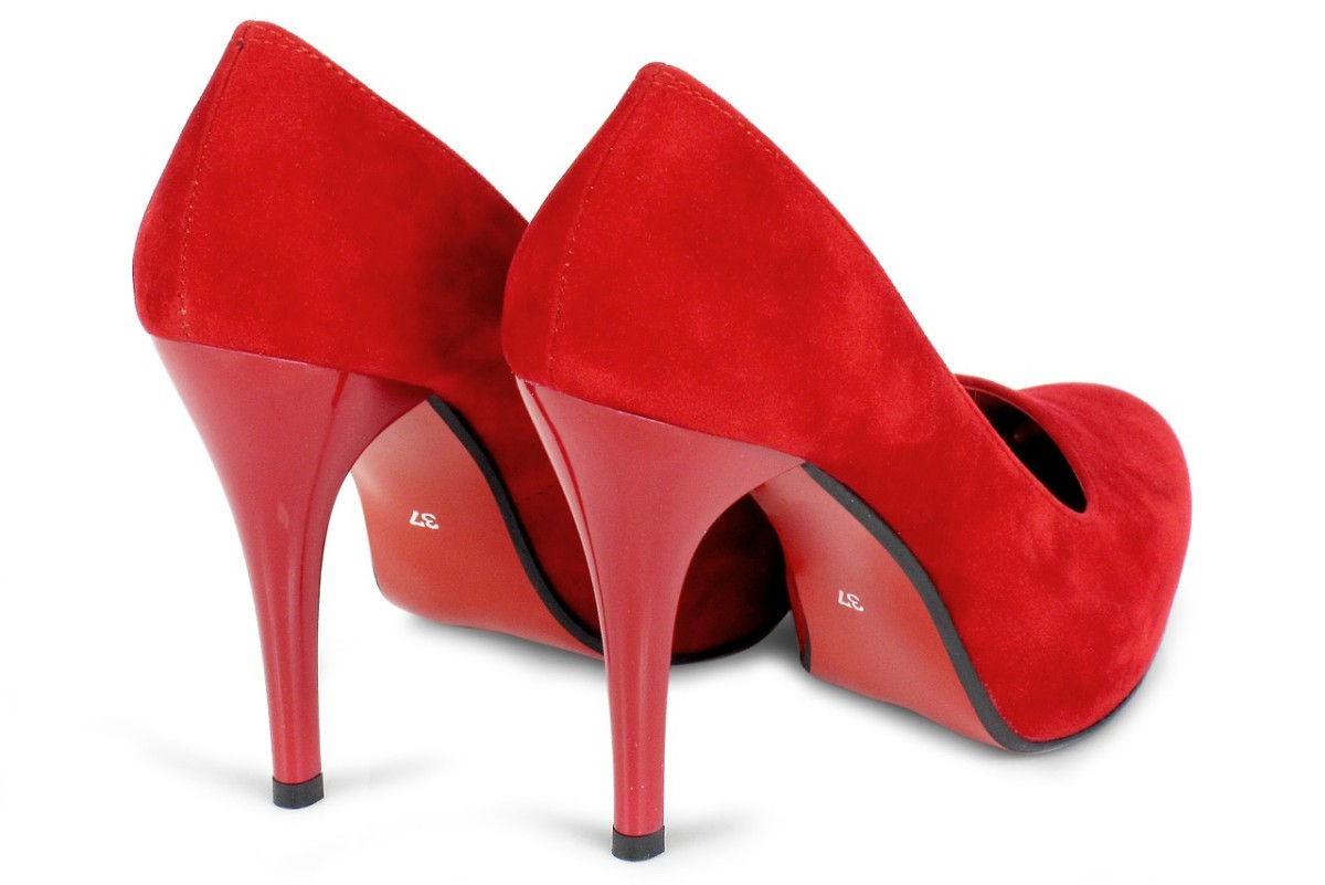 Paire d'escarpins rouges.