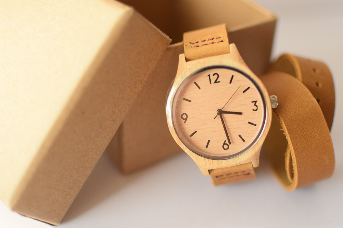 Montre en bois TheWoodStock, avec son double bracelet en cuir.